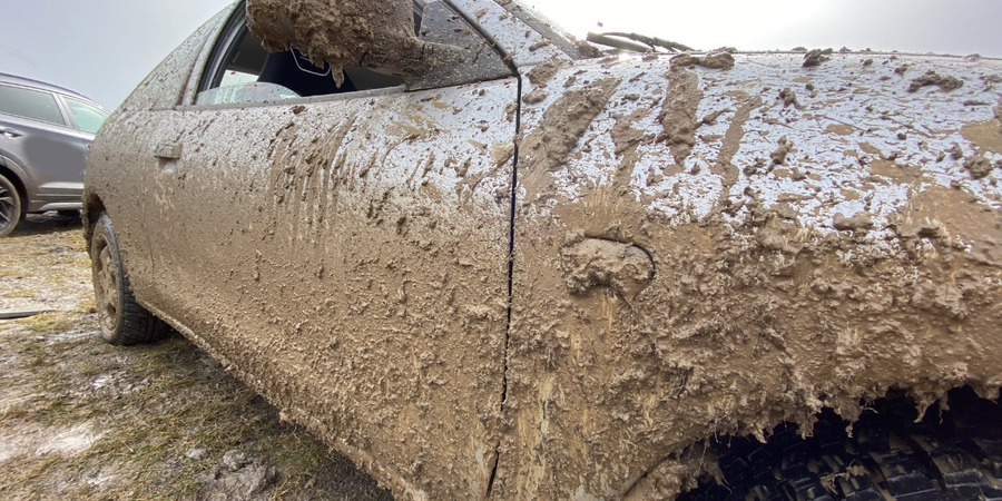 How to Prevent Mud Stains from Becoming Permanent in Pakistan